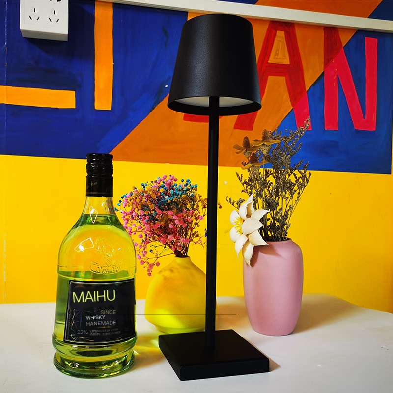 Modern Minimalist Iron Bedside Table Lamp