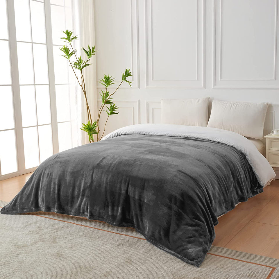 Fleece Blankets 152X203Cm - 300GSM Lightweight Flannel Microfiber Fuzzy Soft Cozy Blanket for Bed, Sofa, Couch, Travel, Camping (Charcoal)