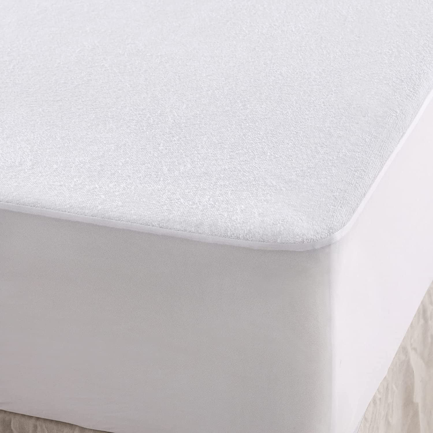 Fully Fitted 100% Bamboo Terry Waterproof Mattress Protector, Rustle Noise Free, Naturally Anti-Microbial & Hypoallergenic, Moisture Controlling Towelling - Double Bed (137Cm X 190Cm))