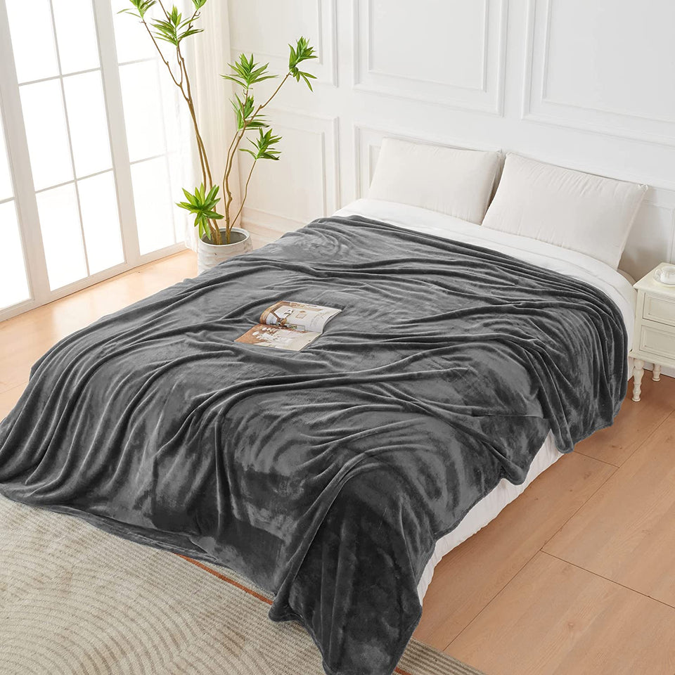 Fleece Blankets 152X203Cm - 300GSM Lightweight Flannel Microfiber Fuzzy Soft Cozy Blanket for Bed, Sofa, Couch, Travel, Camping (Charcoal)