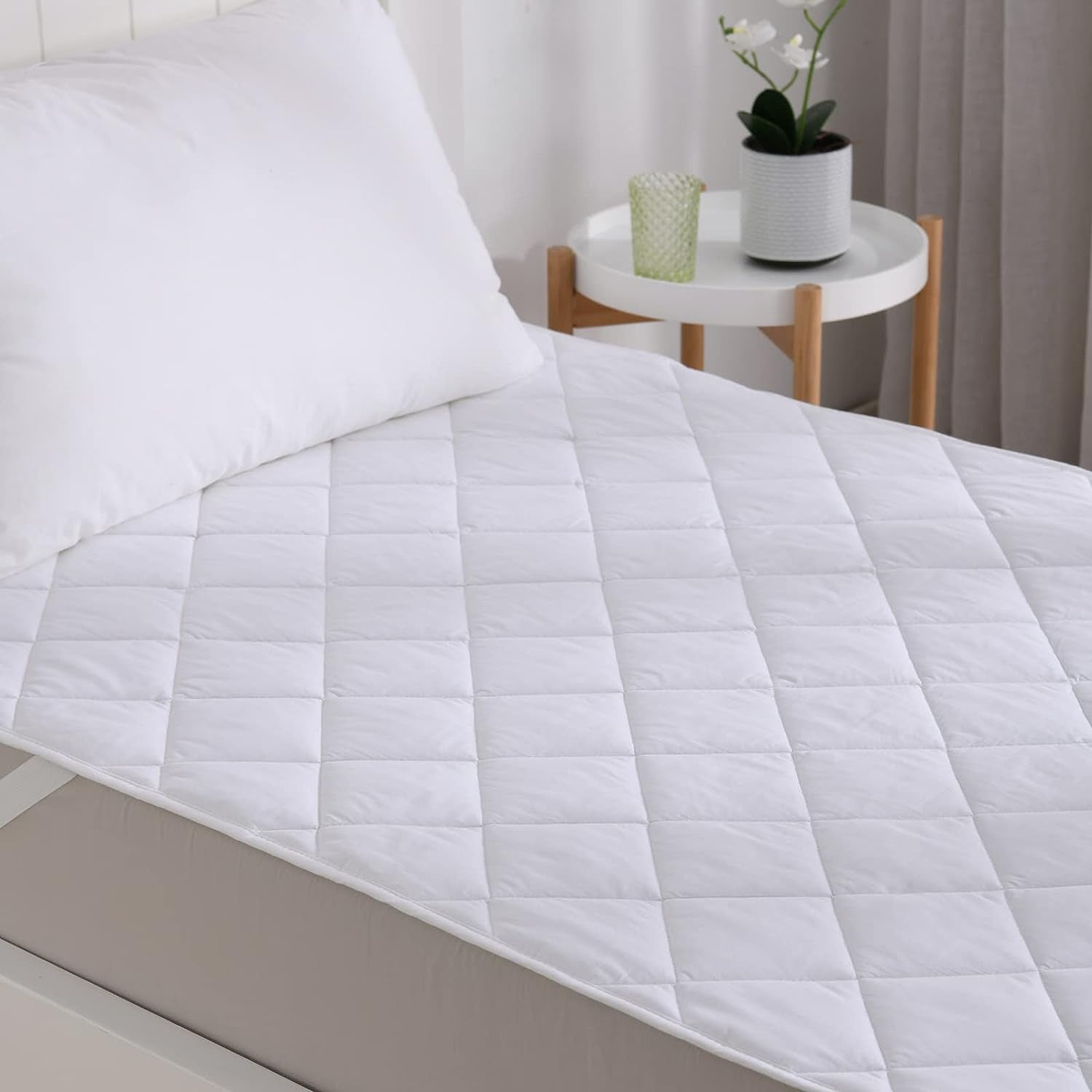 100% Breathable Cotton Top 120Gsm Filling Commercial Grade Durability Corner Strap Quilted Cotton Mattress Protector White - King Single Bed (106X203Cm)