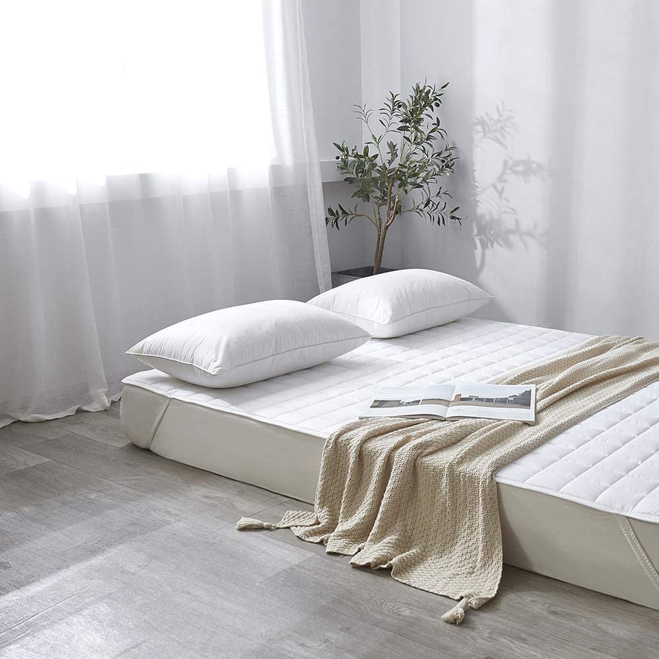 Mattress Protector Queen Size White Mattress Cover Pad Soft Quilted Fitted Mattress Pad Breathable and Noiseless Mattress Protector with Elastic Straps (Fits Mattresses 7-14 Inches)