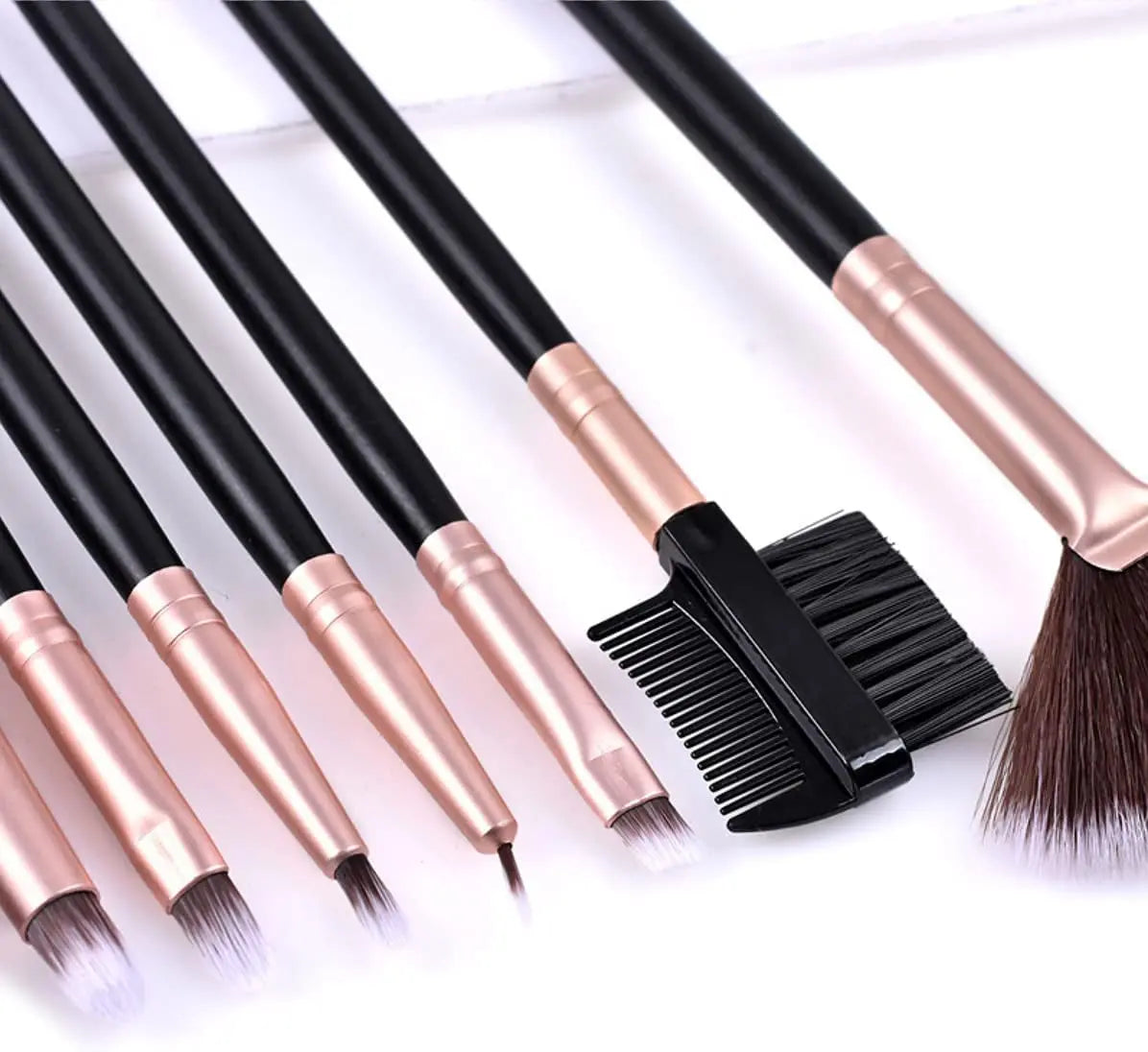 Makeup Brush Set, 16 Makeup Brushes & 4 Blender Sponges & 1 Brush Cleaner Premium Synthetic Foundation Powder Kabuki Blush Concealer Eye Shadow Makeup Brush Kit, Black Golden