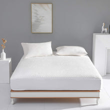 Load image into Gallery viewer, King Size Waterproof Mattress Protector Bamboo Cooling Fitted Mattress Pad Cover with Deep Pocket up to 18&#39;&#39;
