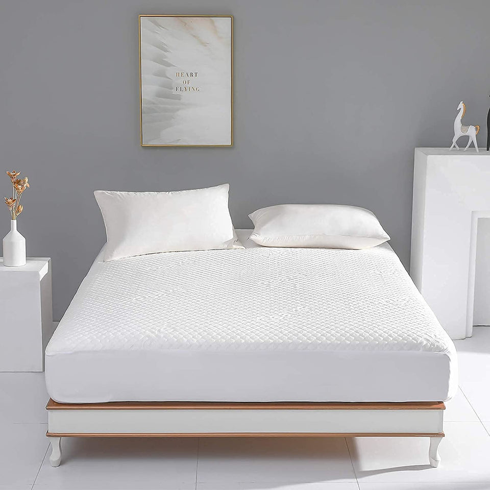 King Size Waterproof Mattress Protector Bamboo Cooling Fitted Mattress Pad Cover with Deep Pocket up to 18''