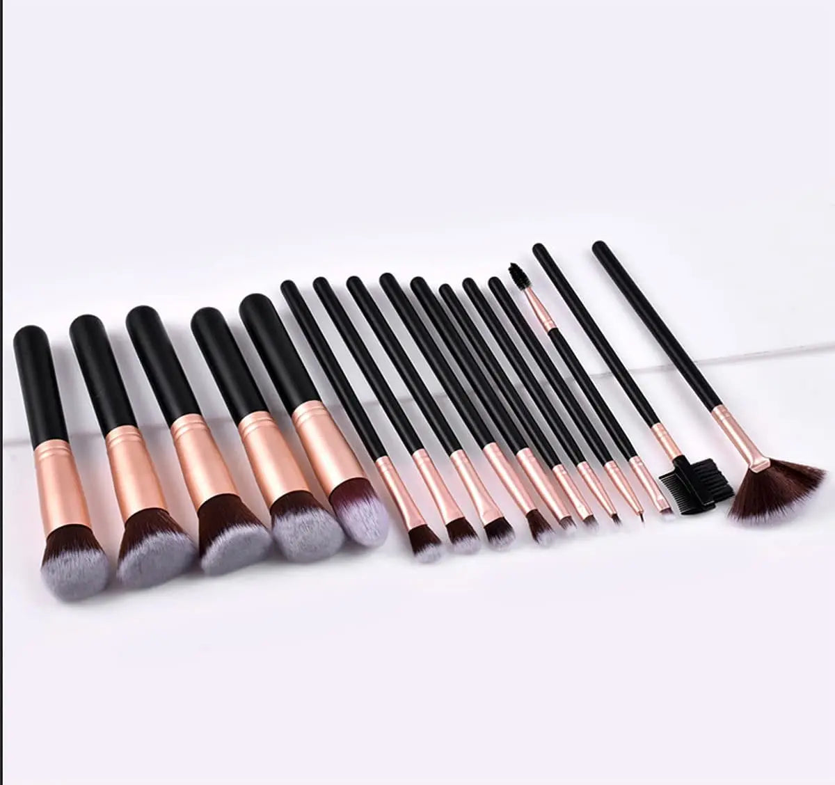 Makeup Brush Set, 16 Makeup Brushes & 4 Blender Sponges & 1 Brush Cleaner Premium Synthetic Foundation Powder Kabuki Blush Concealer Eye Shadow Makeup Brush Kit, Black Golden